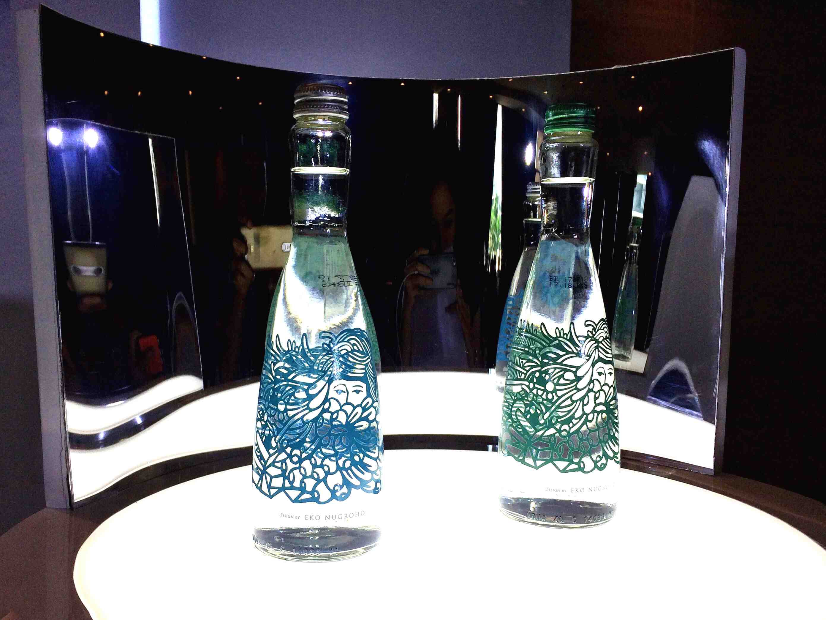 Karya Eko Nugroho Kini Ada di Botol Aqua!
