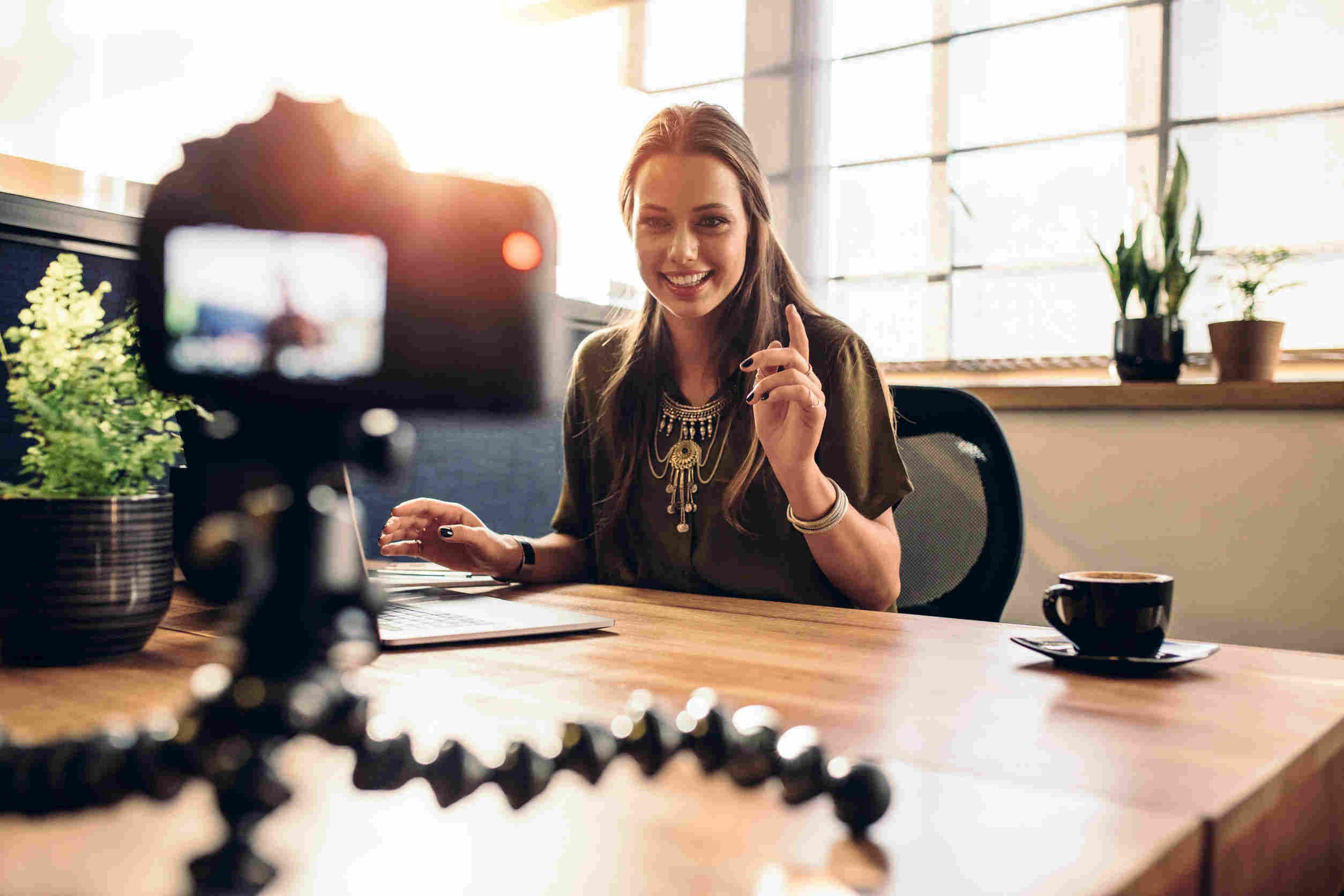 6 Influencer Ini Sudah Hasilkan Uang Miliaran Rupiah