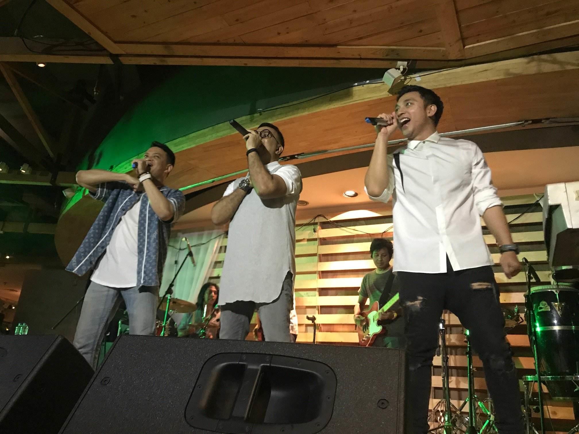 Serunya Bernostalgia Bersama Kahitna di Backyard Soiree