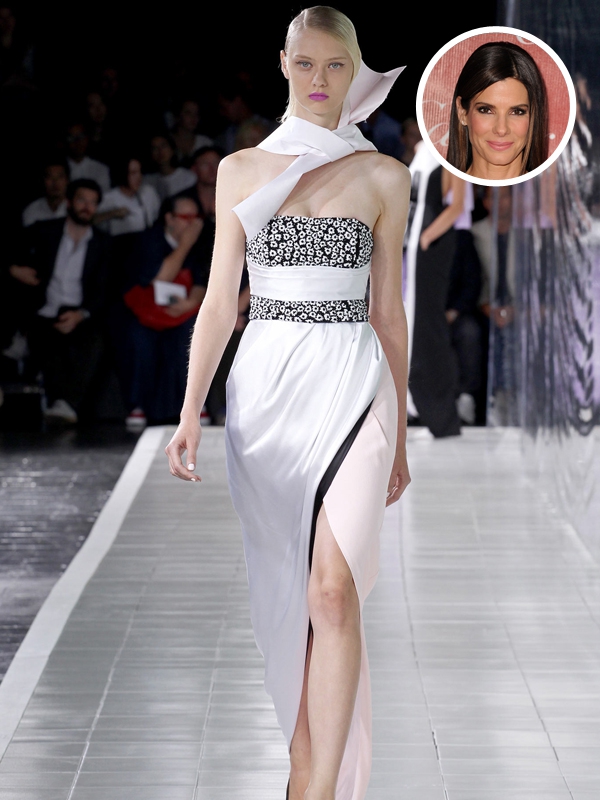 Sandra Bullock mengenakan Prabal Gurung