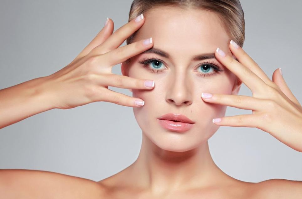 Kiat Cantik Atasi Mata Mengantuk dalam 5 Menit