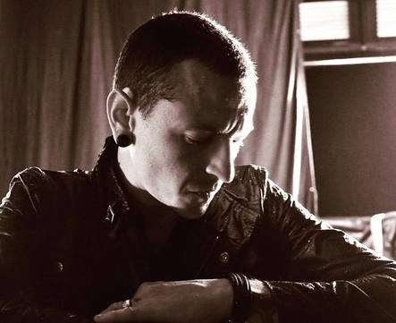 Tanggapan Seleb Soal Berita Kematian Chester Bennington