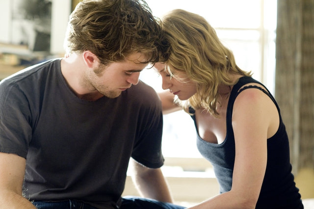 9 Tanda Dia Belum Move On Dari Anda