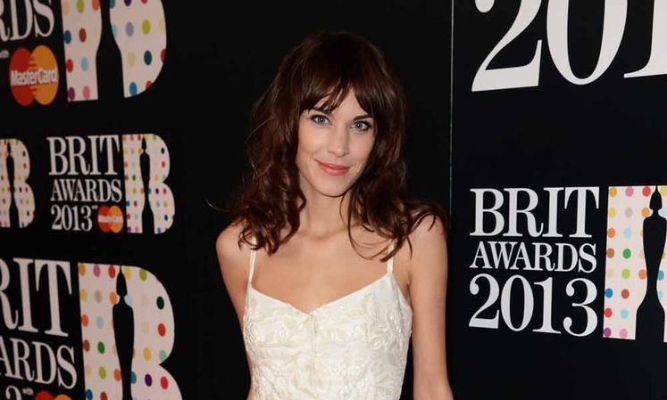 Kerjasama Dengan Eyeko, Alexa Chung Rilis Eyeliner