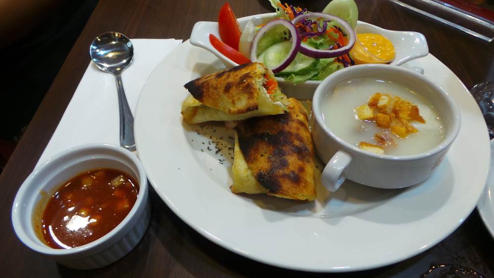 Renyahnya Kenny's Tortilla Wrap