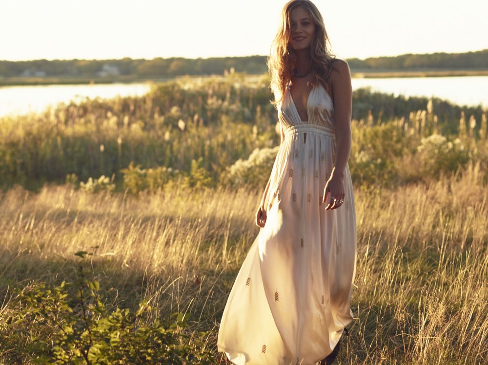 Julia Restoin Roitfeld Berkolaborasi dengan Rebecca Hessel Cohen 