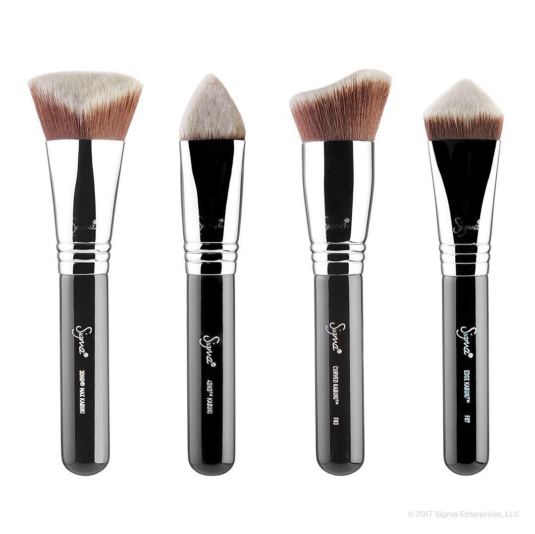 4 Kuas Makeup Dengan Bentuk yang Unik