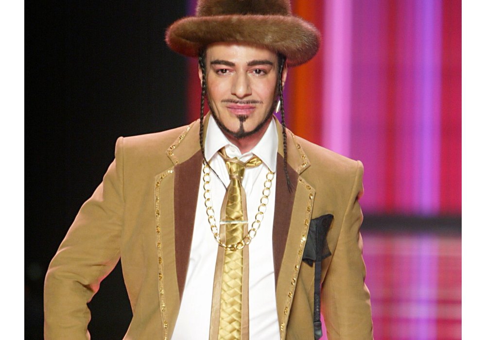 John Galliano Menjadi Konsultan L'Etoile