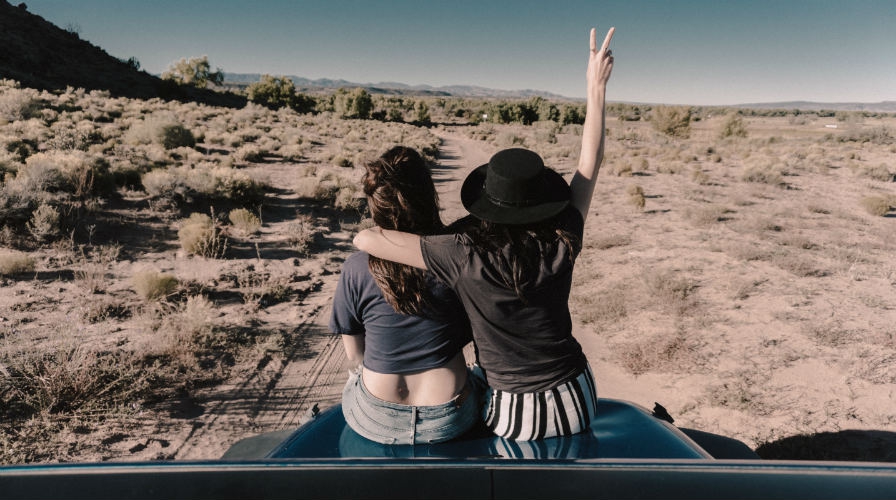 Menikmati Perjalanan ke Bogor dengan Mobil Canggih