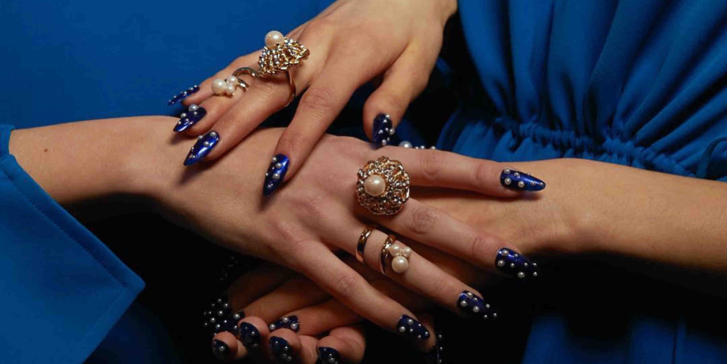 13 Nail Art Dari Tren Fall/Winter 2019 Yang Bisa Kamu Contek