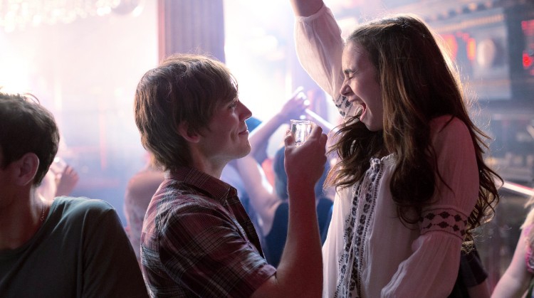 7 Tanda Kalau Teman Pria Sedang Menyukai Kamu!