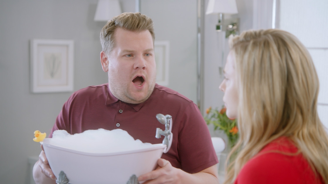 James Corden Menyerbu Kamar Mandi Chloe Grace Moretz!