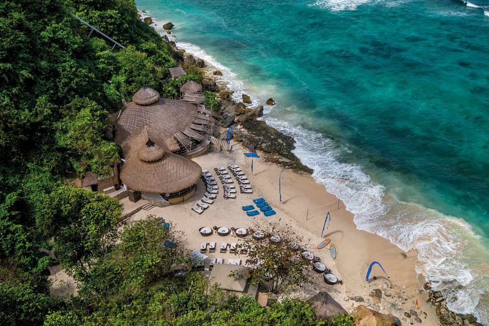 Karma Beach, Pantai Eksklusif di Uluwatu Bali