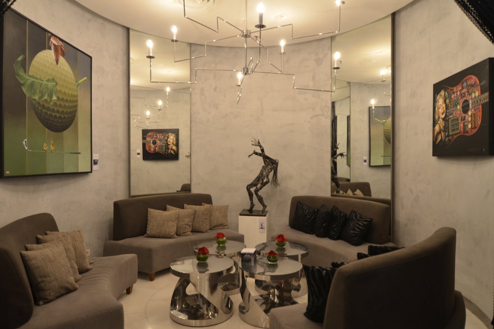 Pullman Central Park Gelar Pameran Seni di Lobi Hotel