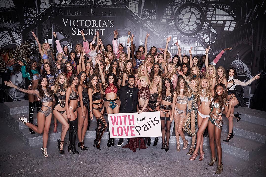 8 Momen Penting di Victoria's Secret Fashion Show 2016
