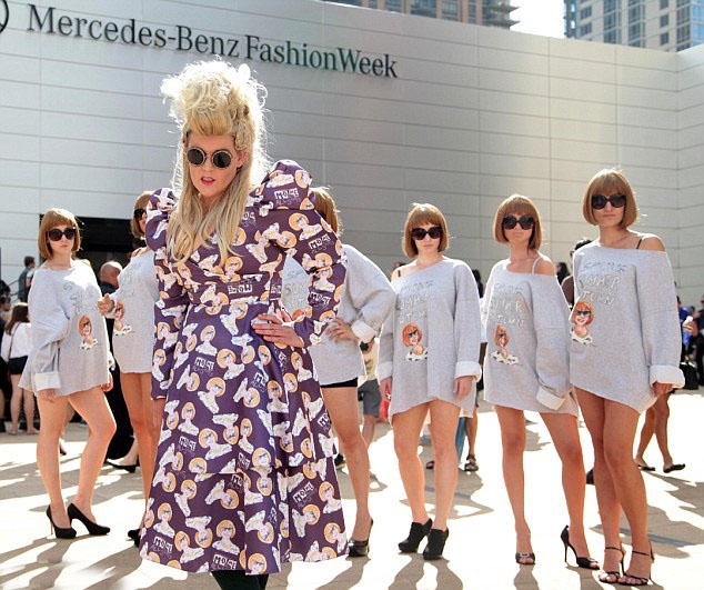 Anna Wintour Flash Mob