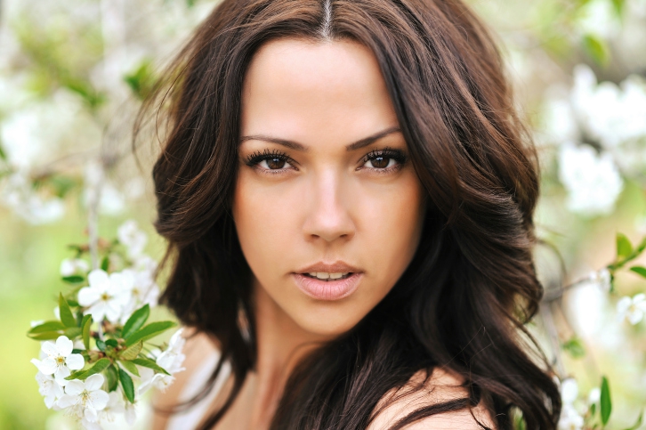 Trik Cantik Atasi Rambut Berminyak