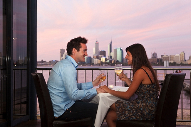 Maksud Bahasa Tubuh Ketika Pria Berbicara