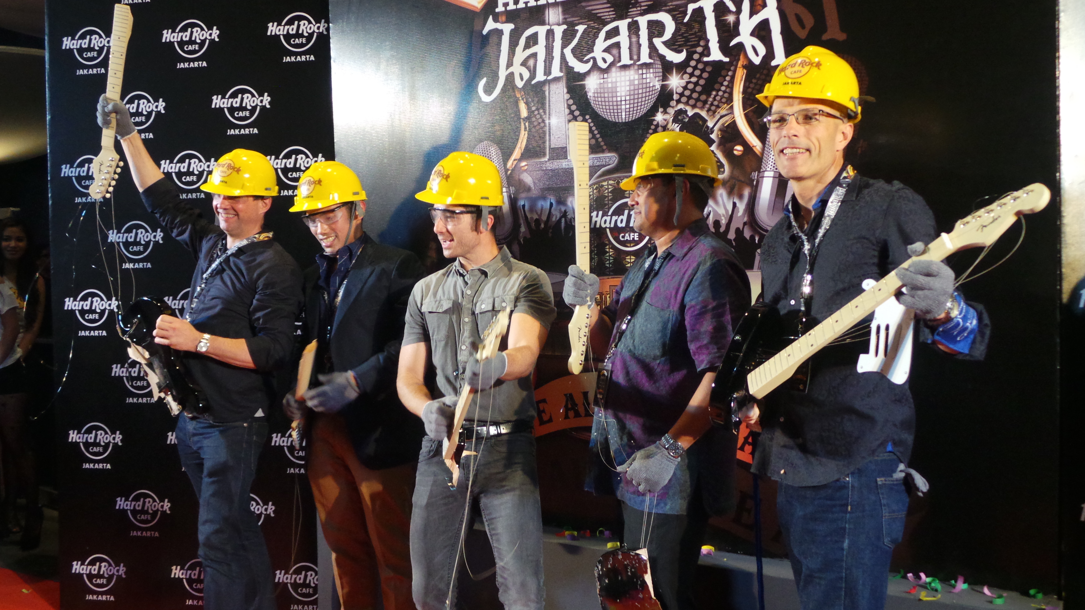 Hard Rock Cafe Jakarta Dibuka Dengan Tradisi