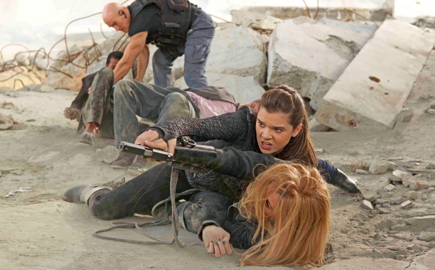 Aksi Hailee Steinfield Sang Agen Rahasia