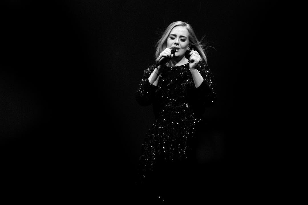 Adele Dedikasikan Lagu untuk Amy Winehouse