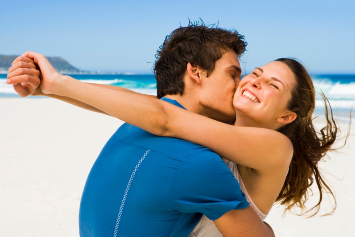 Sentuhan Pasangan Ternyata Menyehatkan Tubuh dan Hati