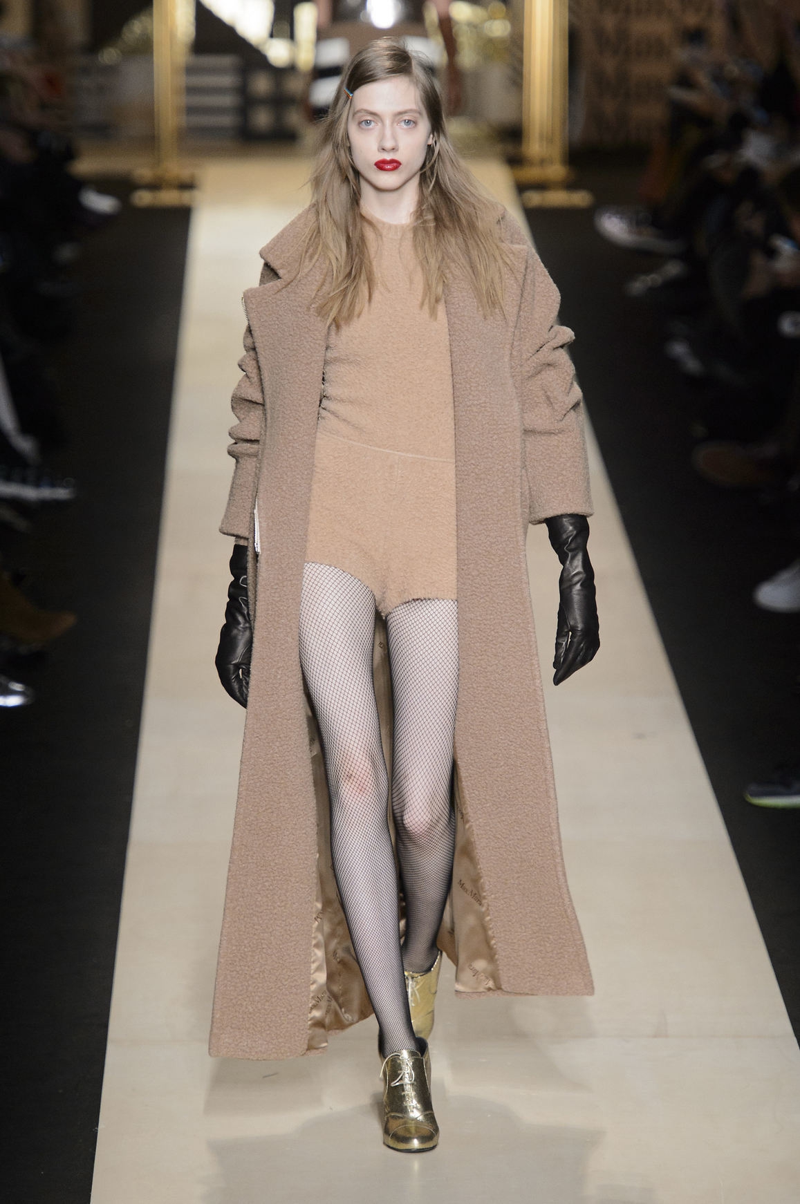 Tampil Gaya Dengan Sentuhan Warna Cokelat