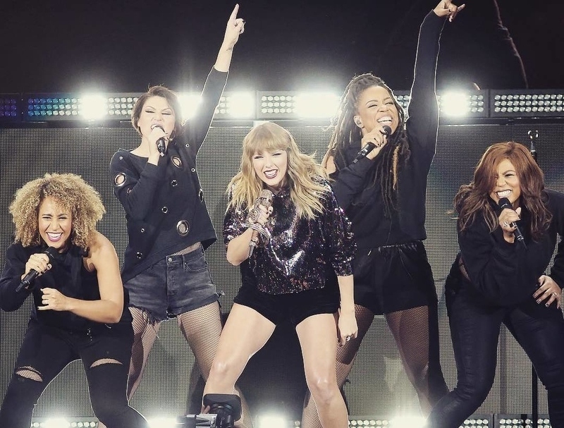 Taylor Swift Tampil di Capital FM Jingle Bell Ball 2017