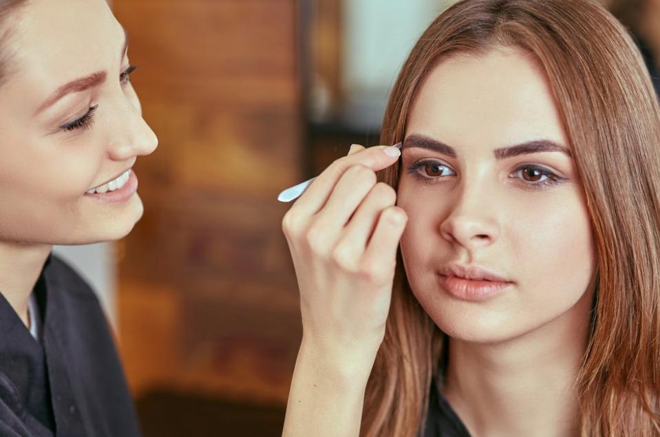 5 Tempat Rekomendasi Cosmo untuk Merapikan Alis