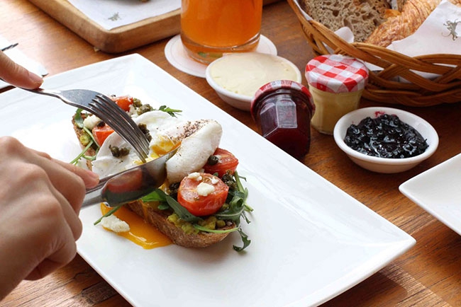 Destinasi Sarapan Pagi di Cork & Screw