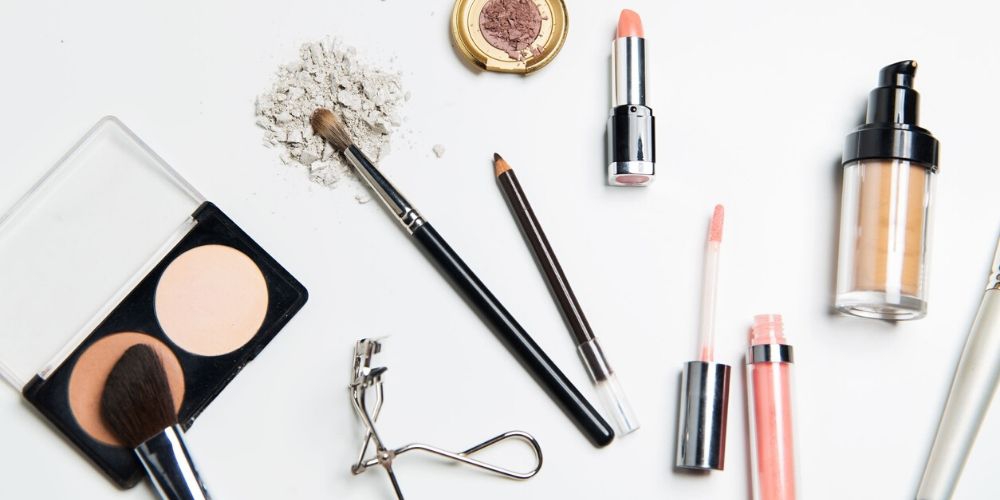 Punya Makeup Tak Terpakai? Jangan Dibuang, Lakukan Hal Ini!