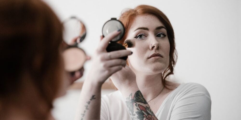 Cara Menyamarkan Luka Bekas Jerawat dan Kemerahan Pada Wajah