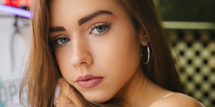 Oops! Menurut Nikki Makeup, Cara Merapikan Alis ini Salah