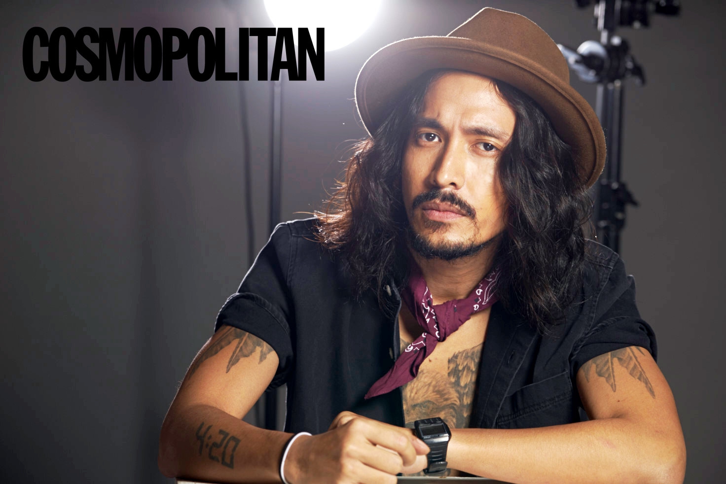 Cara Menarik Perhatian Pria di Pesta dari Ello