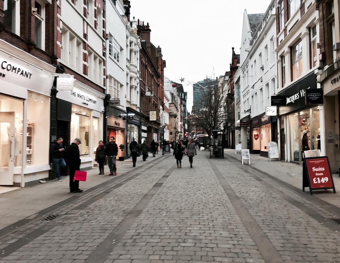 8 Tempat Belanja di Manchester Layaknya Para WAGs