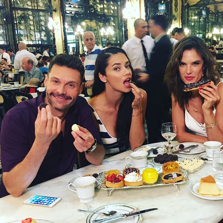 Ryan Seacrest dan Adriana Lima Cuma Berteman