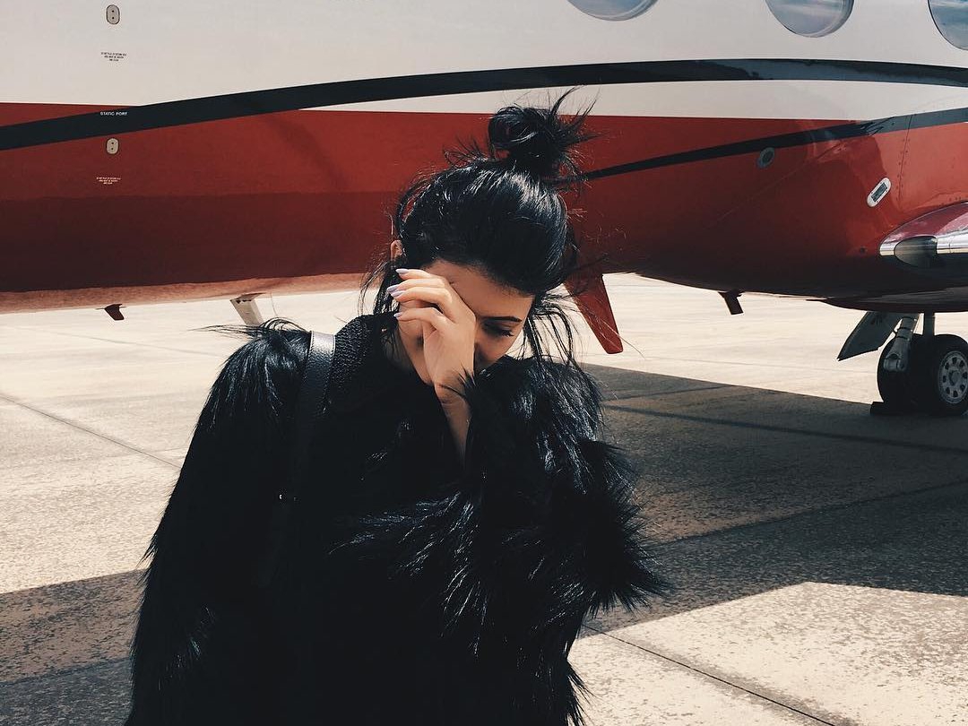 Kylie Jenner Terbangkan Teman-Temannya ke Orlando untuk Tamasya