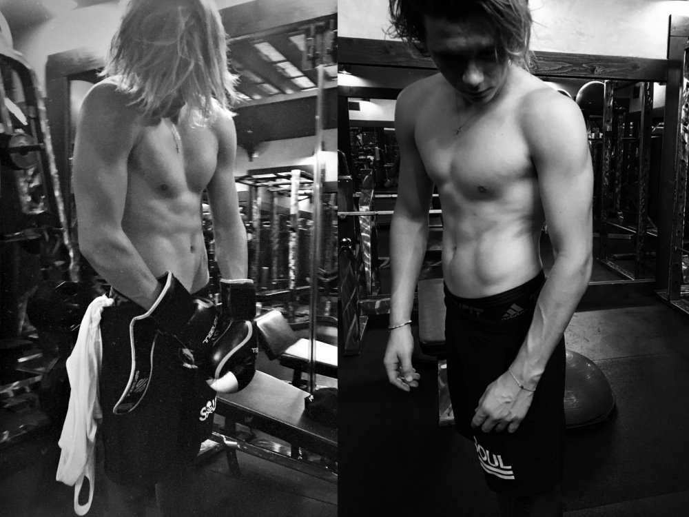 Rahasia Perut Seksi Brooklyn Beckham