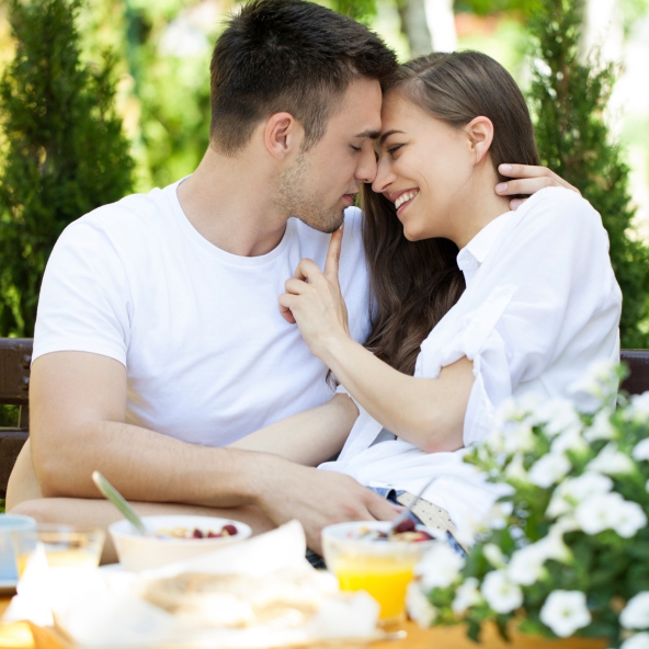 4 Rahasia Makin Romantis Bersama Pasangan