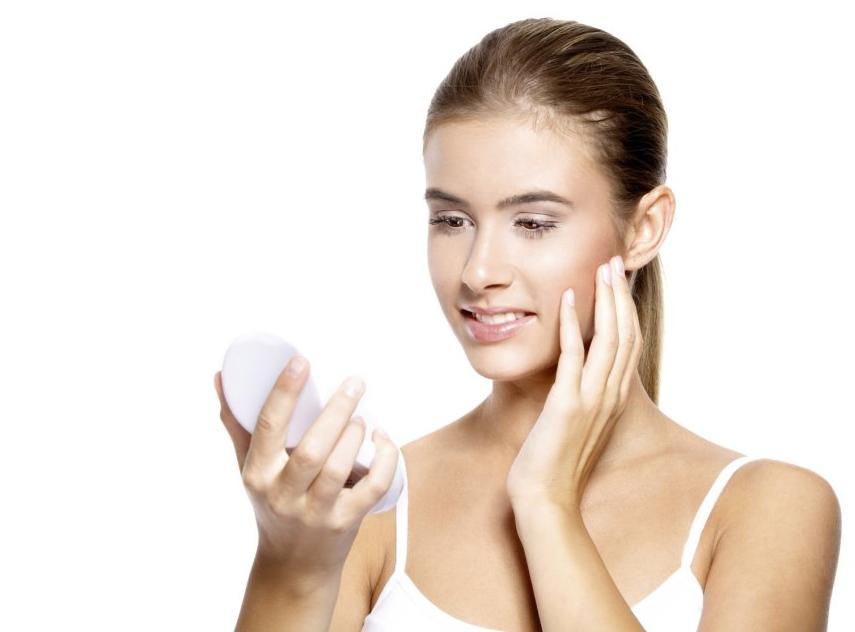 4 Kesalahan Saat Touch Up Riasan!