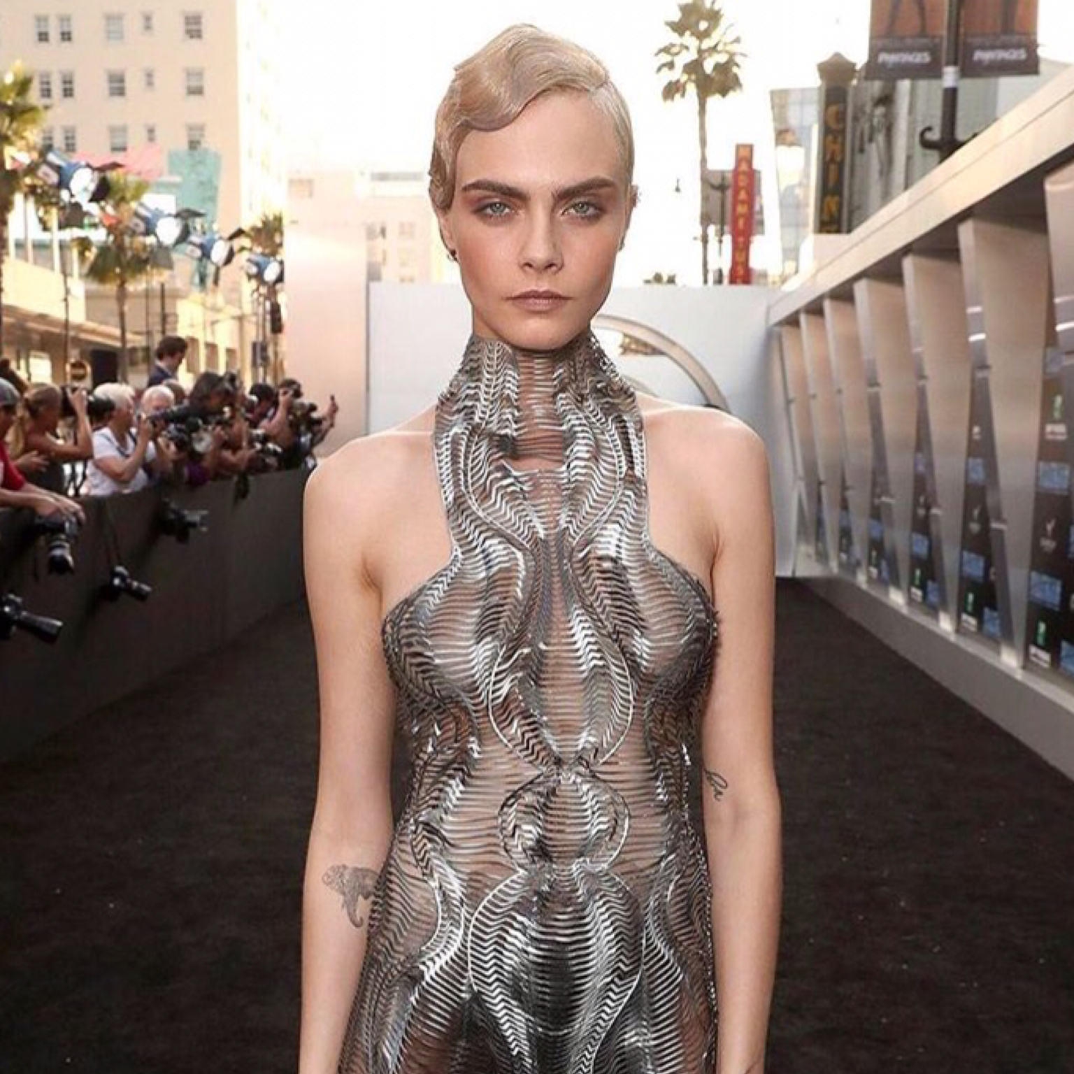 Gaya Sophisticated Ala Cara Delevigne