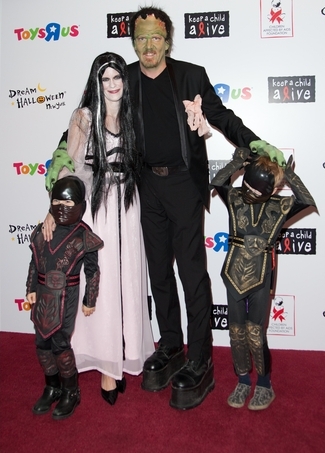 Alex McCord dan Simon Van Kempen