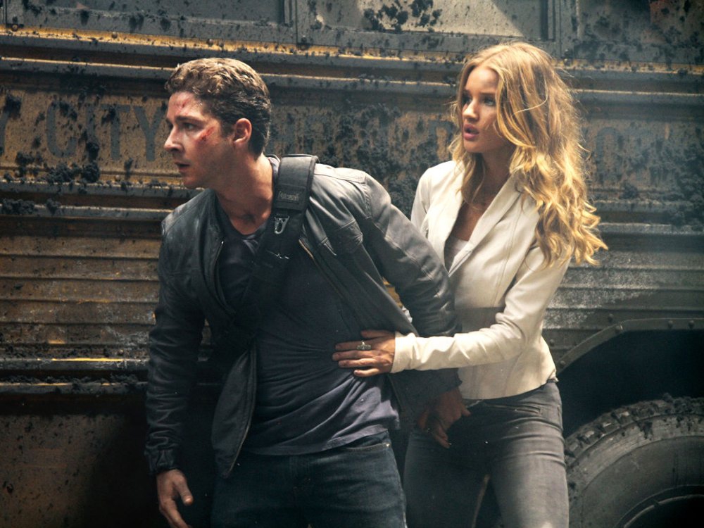 What? Shia Menampar Penggemarnya di Dalam Elevator!