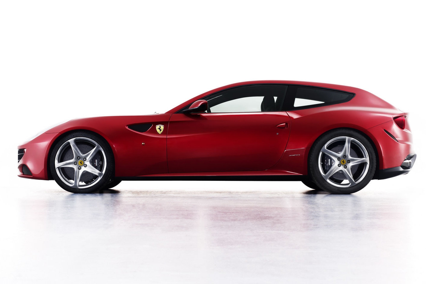 Ferarri FF Kini Hadir di Tanah Air!