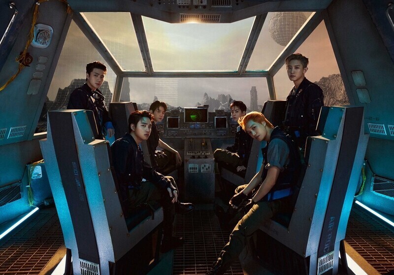 EXO Merilis MV & Special Album 'DON'T FIGHT THE FEELING'!