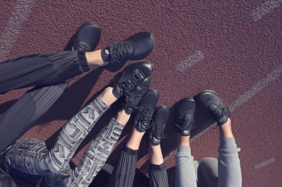 Koleksi Sepatu Hitam Terbaru Nike 