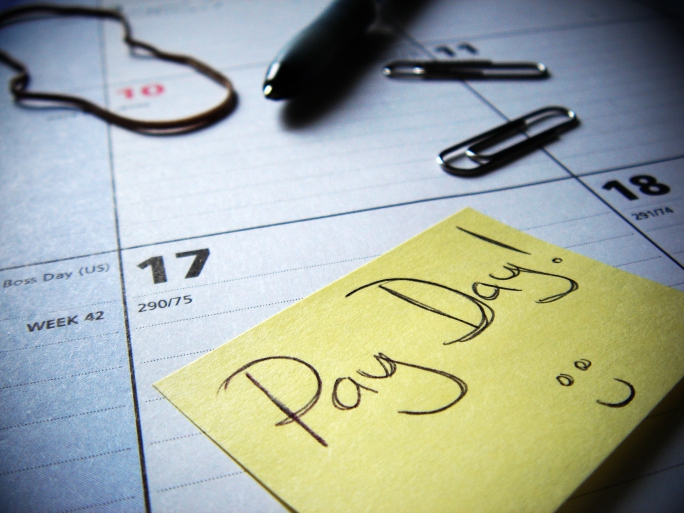 Agar Tak Tergantung pada Gaji Bulanan