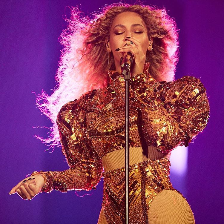 Beyonce Bersin Saat Konser Formation World Tour
