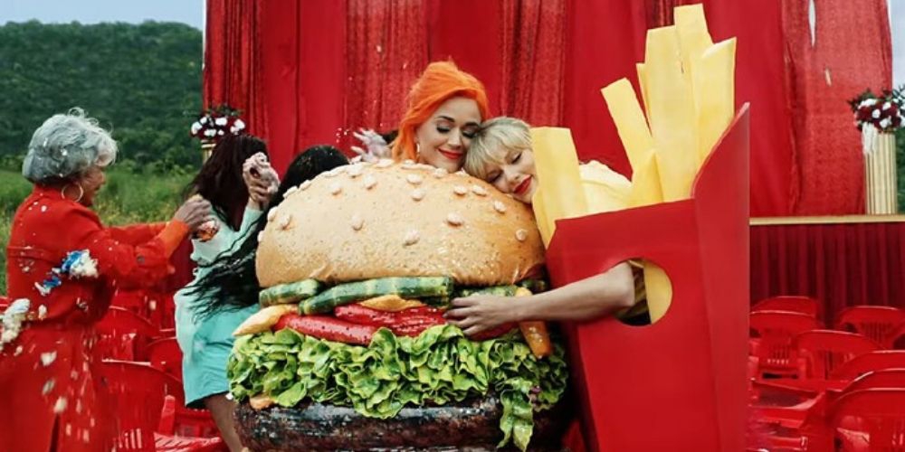 Fans Yakin Taylor Swift & Katy Perry Akan Berkolaborasi