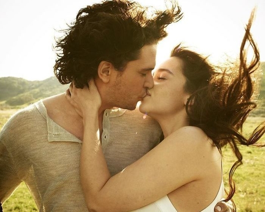 Lihat Foto-Foto Mesra Kit Harington dan Emilia Clarke!